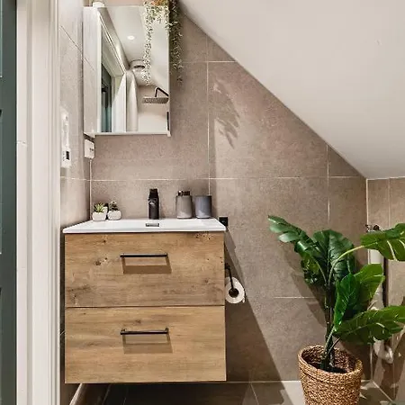 Heimby Homes - Large Floor Lejlighed Bergen
